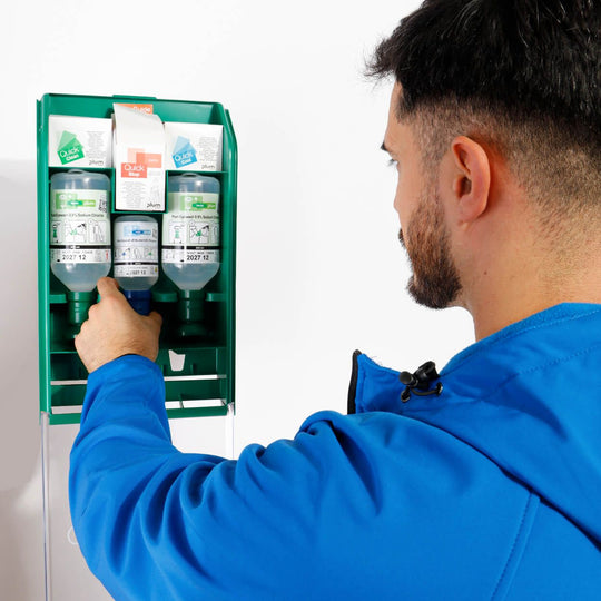 Stație de prim ajutor PLUM QUICKSAFE COMPLETE BOX - 2 — stenso.ro Stație de prim ajutor PLUM QUICKSAFE COMPLETE BOX - 2