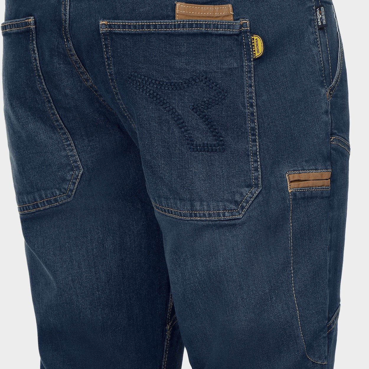 Pantaloni denim pentru bărbați DIADORA PANT STONE PLUS - 6 — stenso.ro Pantaloni denim pentru bărbați DIADORA PANT STONE PLUS - 6