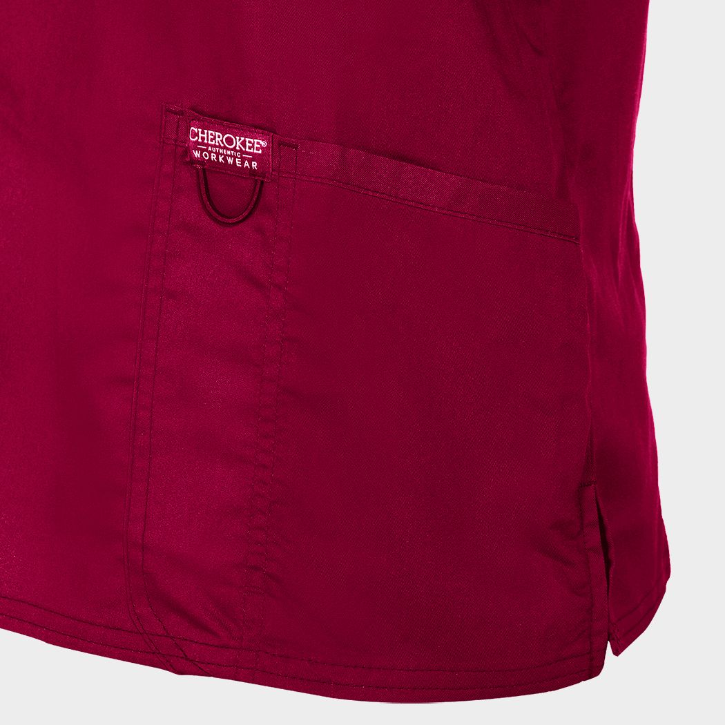 Tunică medicală de damă CHEROKEE V-NECK VIȘINIU WWE620 - 6 — stenso.ro Tunică medicală de damă CHEROKEE V-NECK VIȘINIU WWE620 - 6