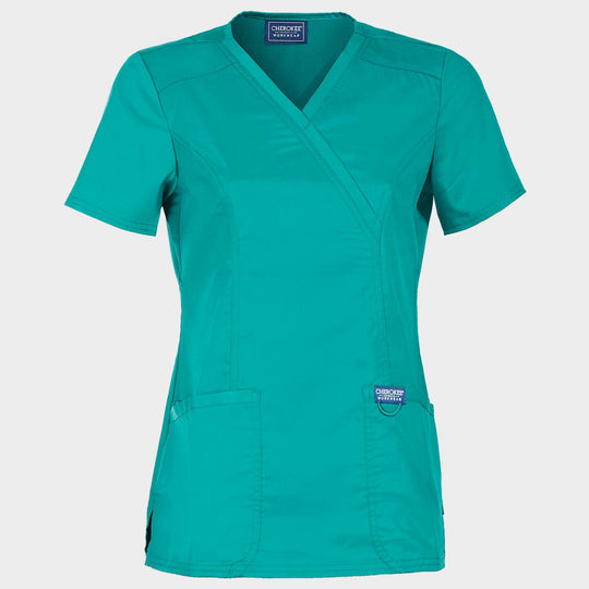 Tunică medicală de damă CHEROKEE WRAP DESCHIS CARIBBEAN BLUE WWE610 - 1 — stenso.ro Tunică medicală de damă CHEROKEE WRAP DESCHIS CARIBBEAN BLUE WWE610 - 1