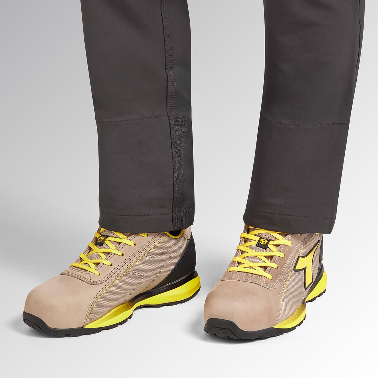 Παπούτσια εργασίας DIADORA GLOVE HYPER LOW S3S FO HRO SR ESD BEIGE - 2